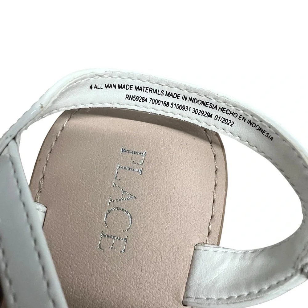 The Children’s Place Sz 4 White Rainbow Heart Sandals